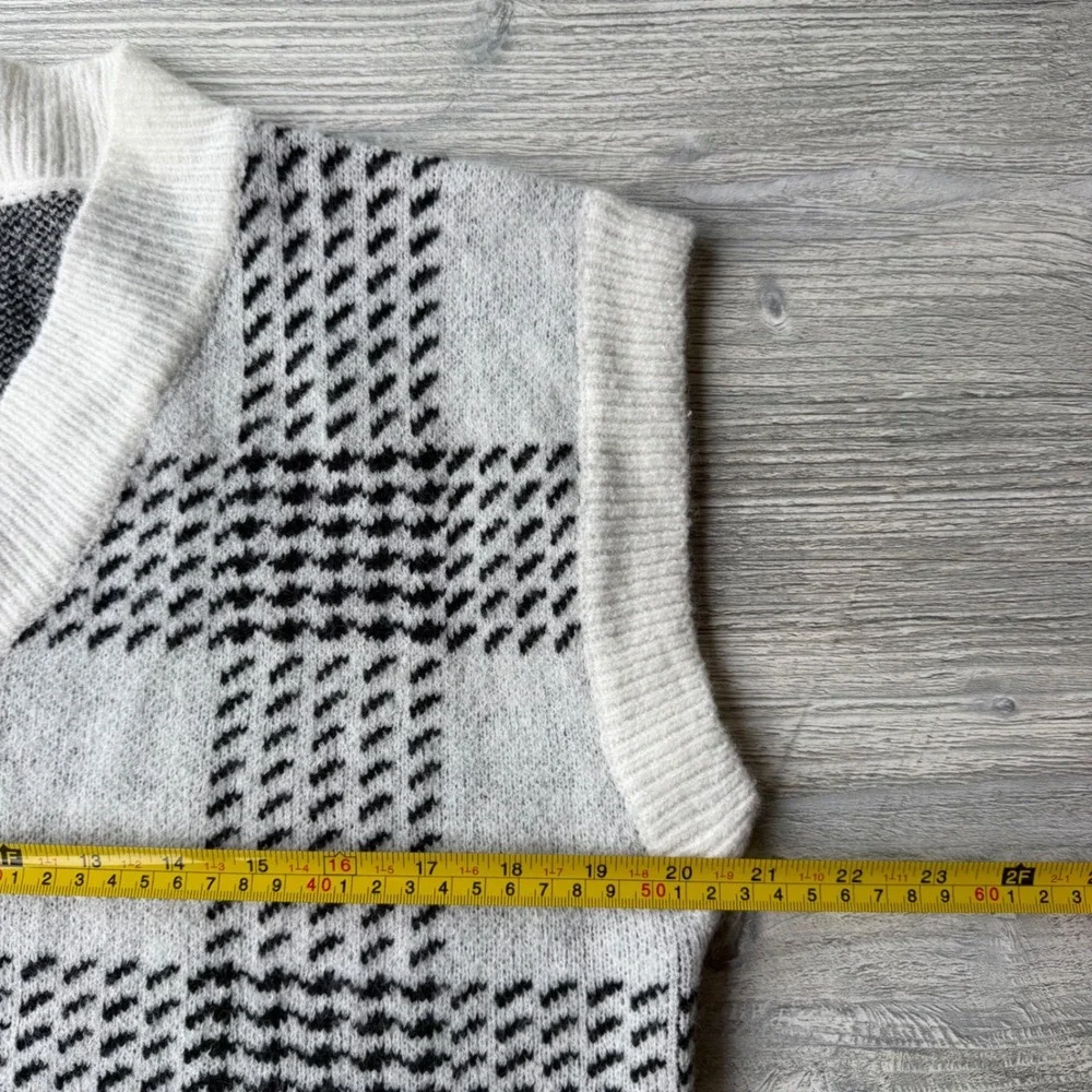 Vintage Plaid Sweater Vest Mens Large White Black V-Neck Knit Academia Preppy